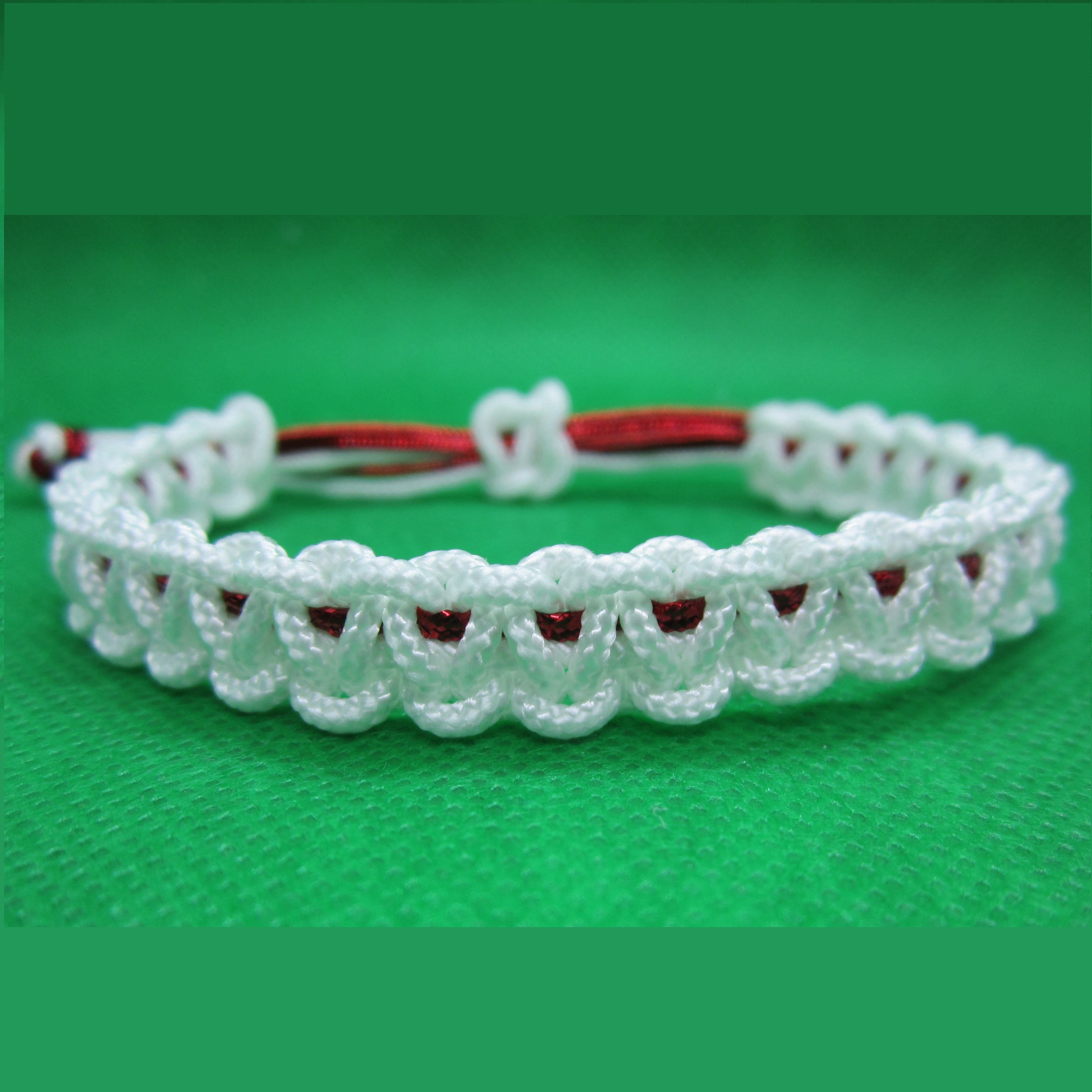 Bracelet white with sparkle red cord